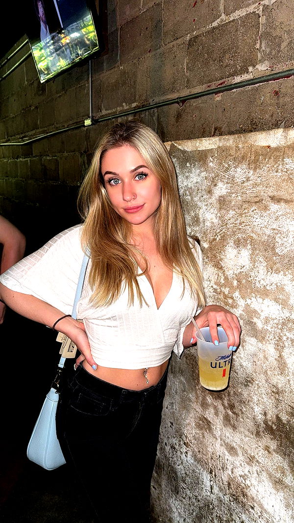 kayleedolisi image ~ Altpins