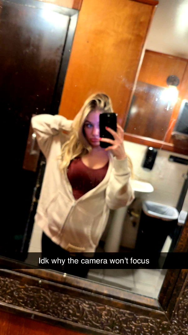 kayleedolisi image ~ Altpins