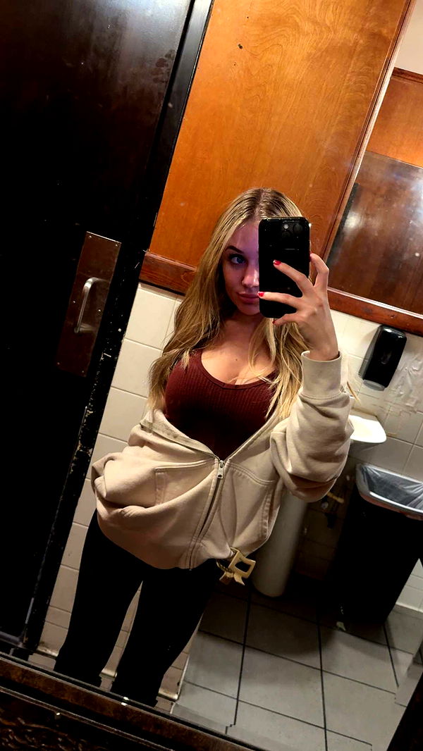 kayleedolisi image ~ Altpins