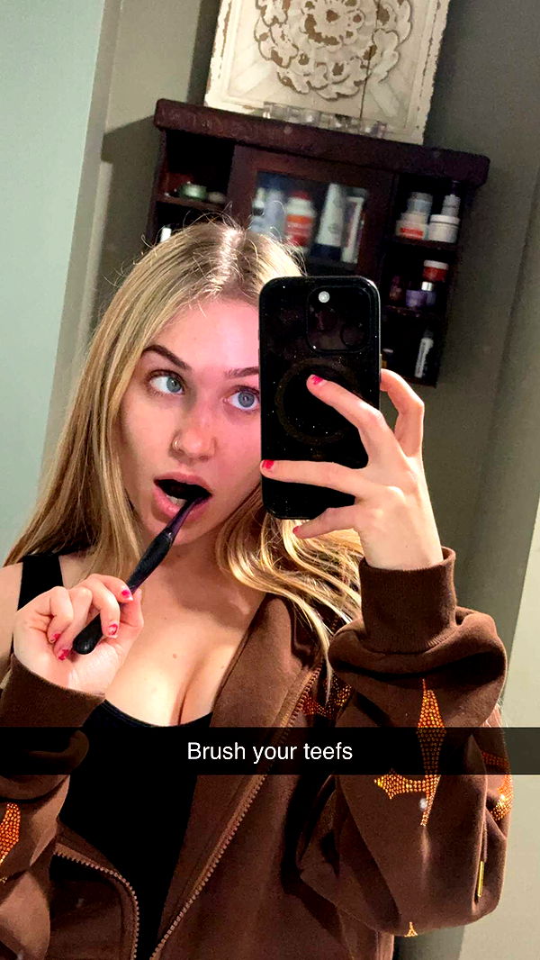 kayleedolisi image ~ Altpins