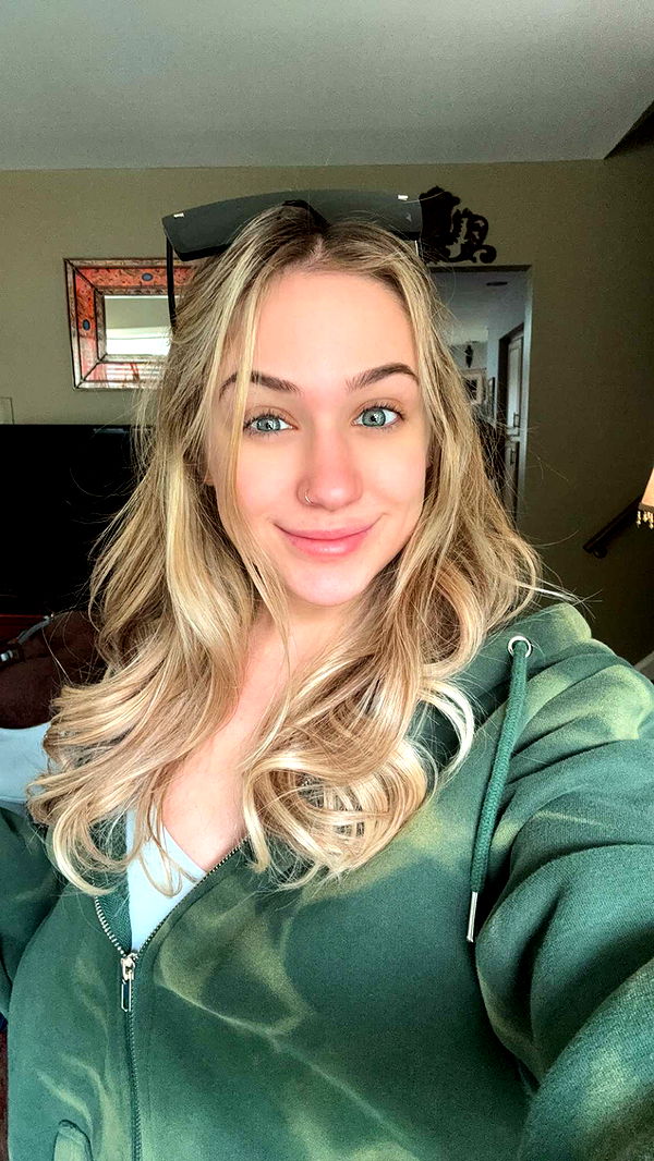 kayleedolisi image ~ Altpins