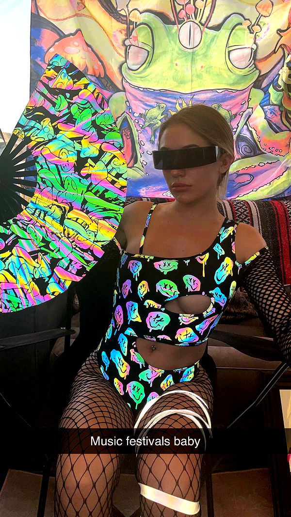 kayleedolisi image ~ Altpins