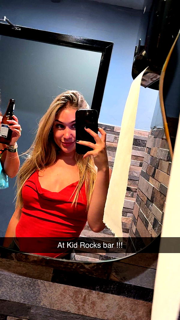 kayleedolisi image ~ Altpins