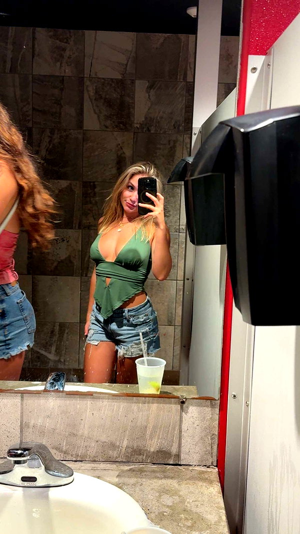 kayleedolisi snapchat image archive image
