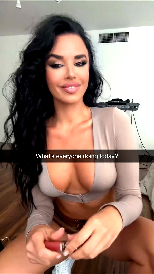 knolldoll snapchat image archive image