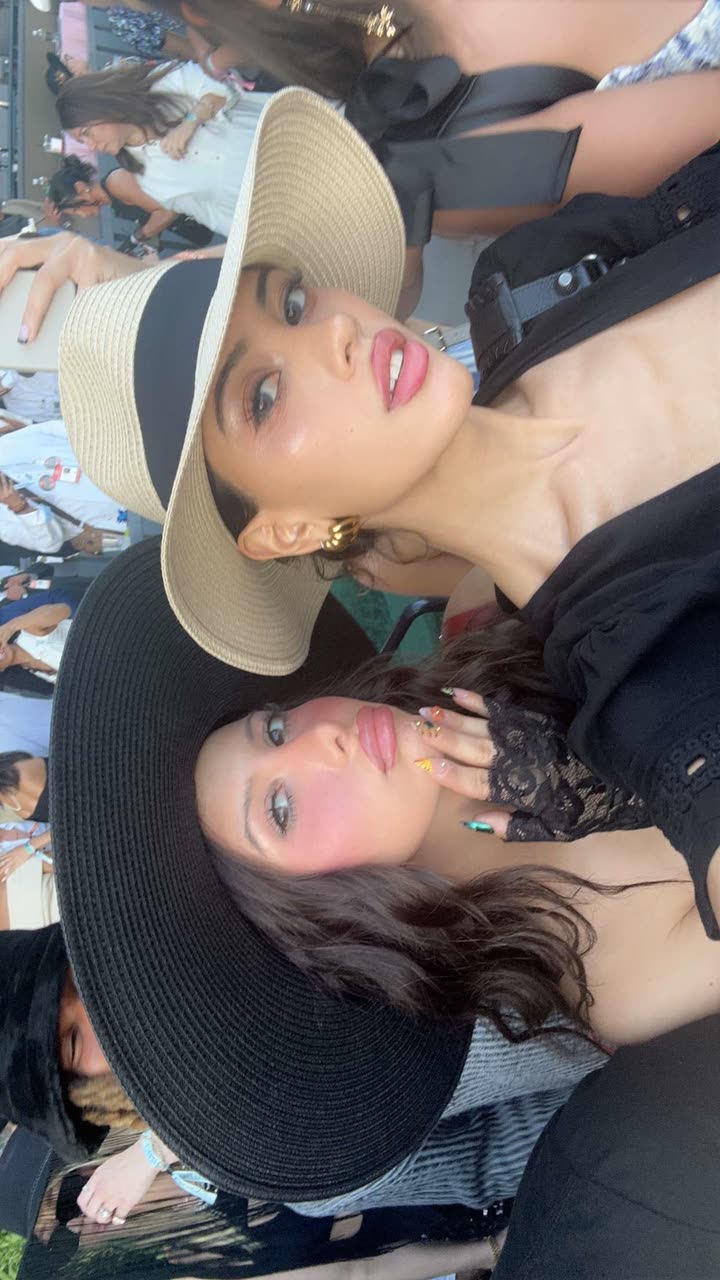 leonanaomii snapchat image archive image