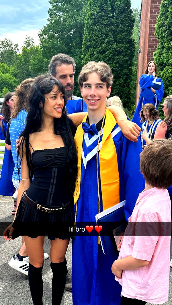 leonanaomii image ~ Altpins