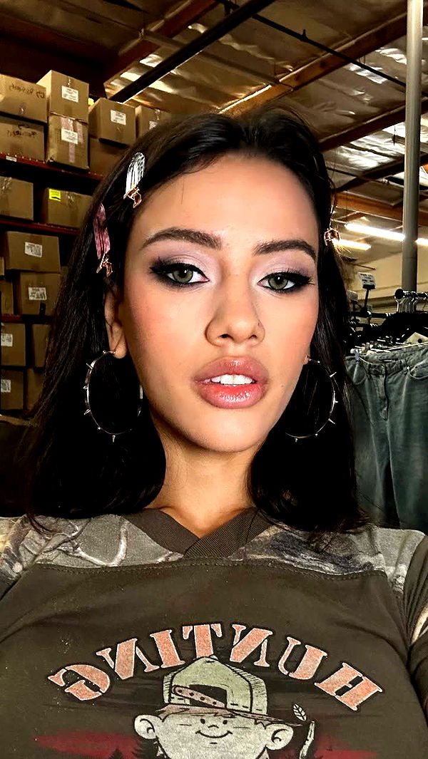 leonanaomii image ~ Altpins