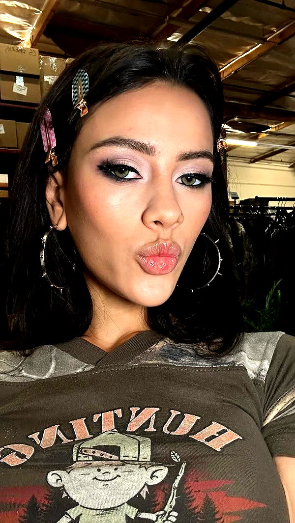 leonanaomii image ~ Altpins