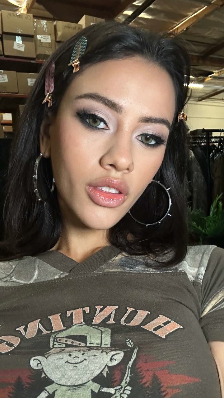 leonanaomii snapchat image archive image