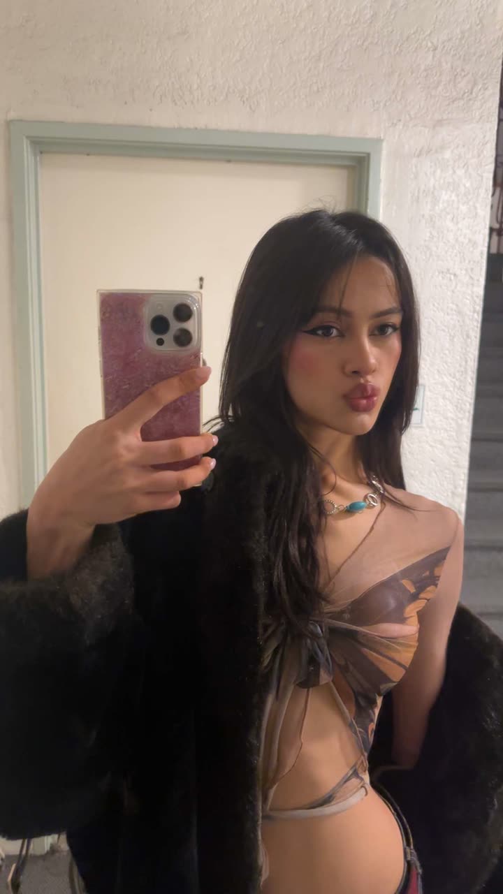 leonanaomii snapchat image archive image