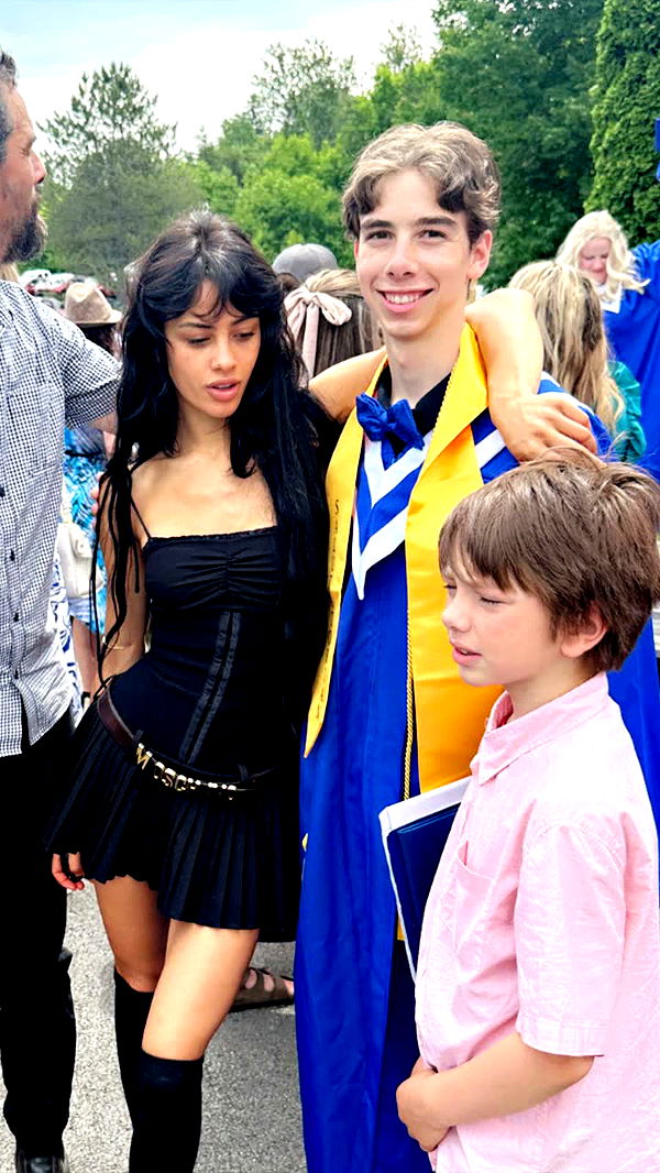 leonanaomii image ~ Altpins