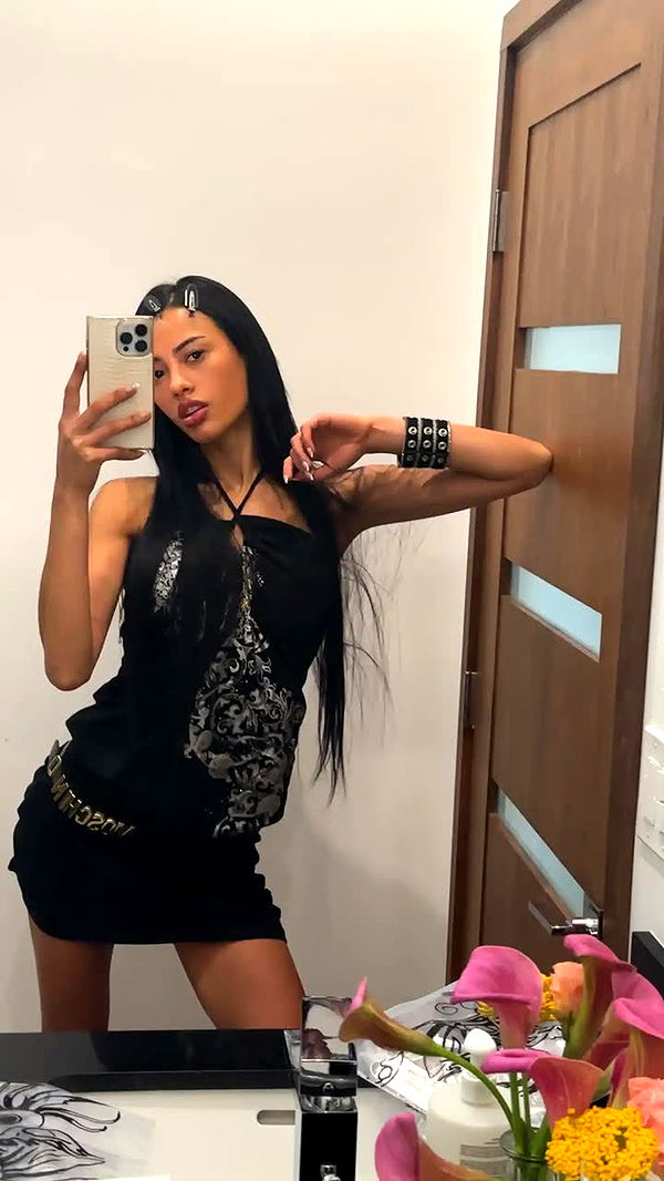 leonanaomii image ~ Altpins