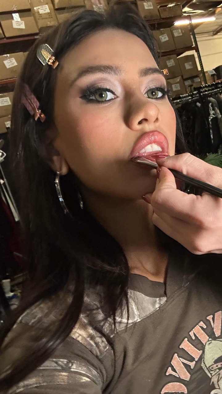 leonanaomii snapchat image archive image