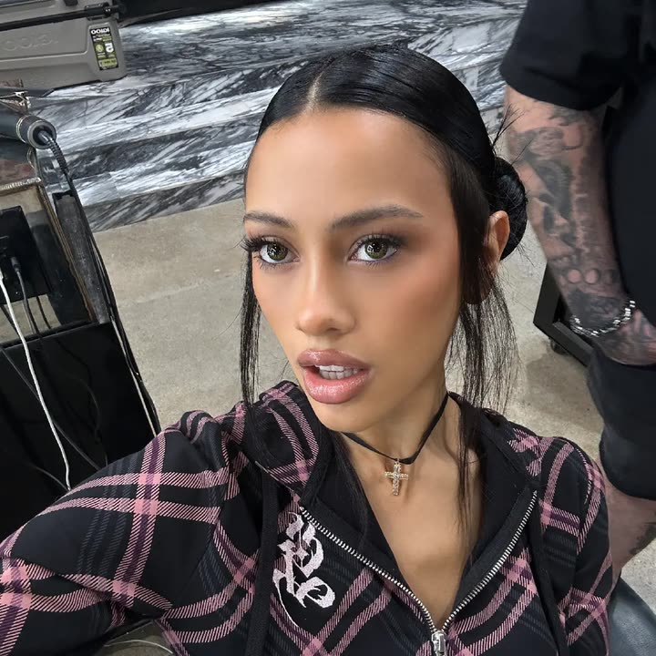 leonanaomii snapchat image archive image