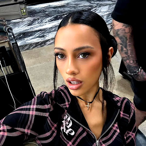 leonanaomii image ~ Altpins