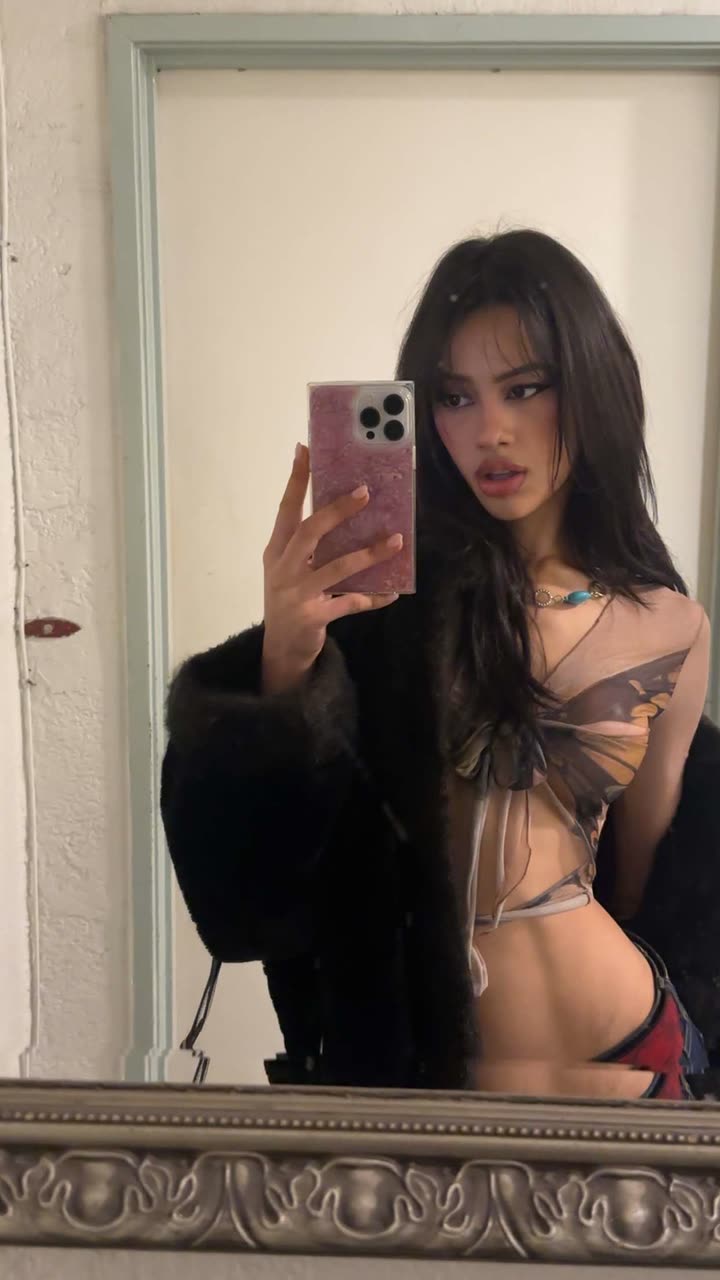 leonanaomii snapchat image archive image