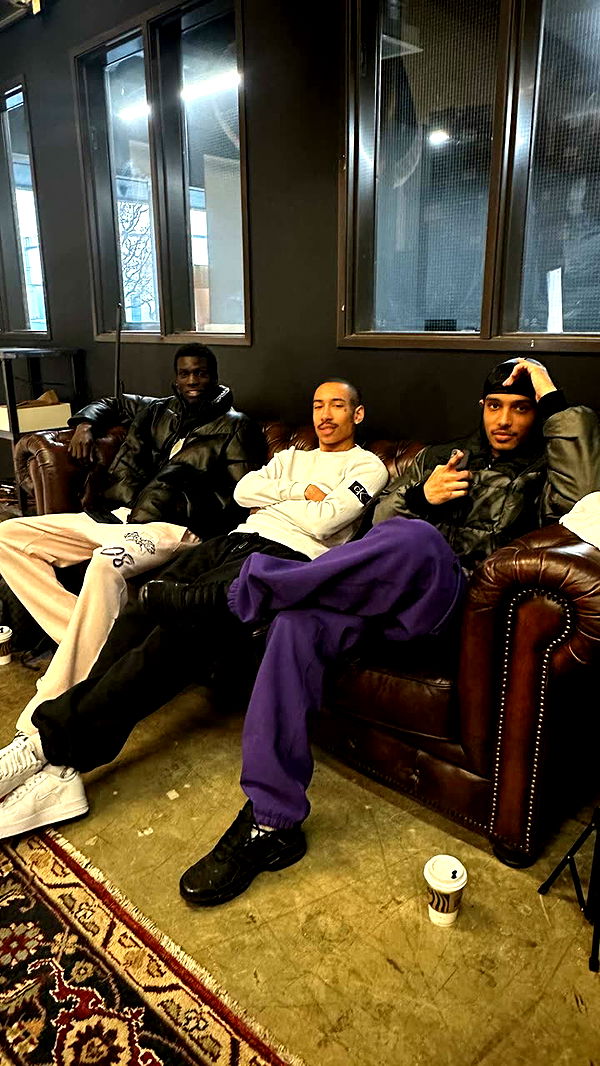 leonanaomii image ~ Altpins