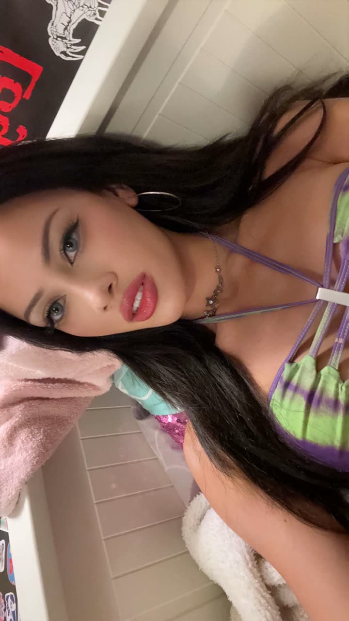 leonanaomii snapchat image archive image