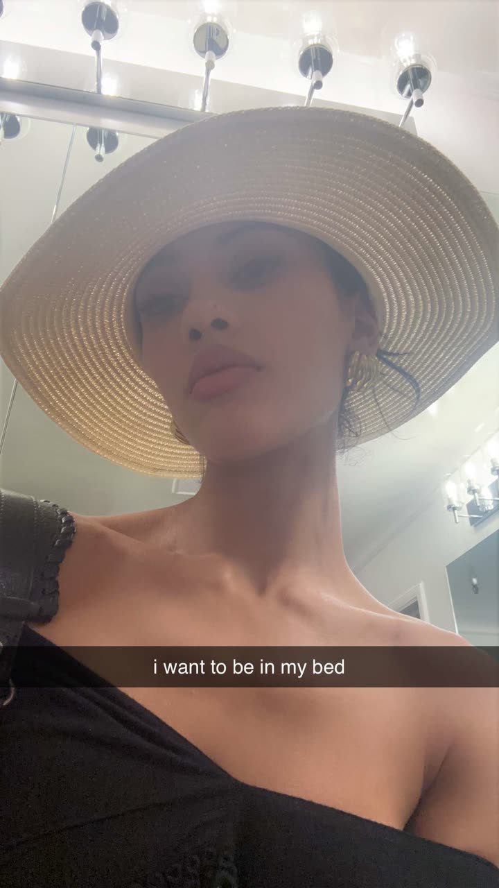 leonanaomii snapchat image archive image