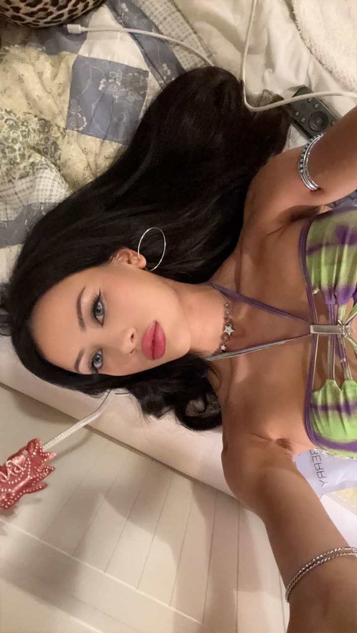 leonanaomii snapchat image archive image