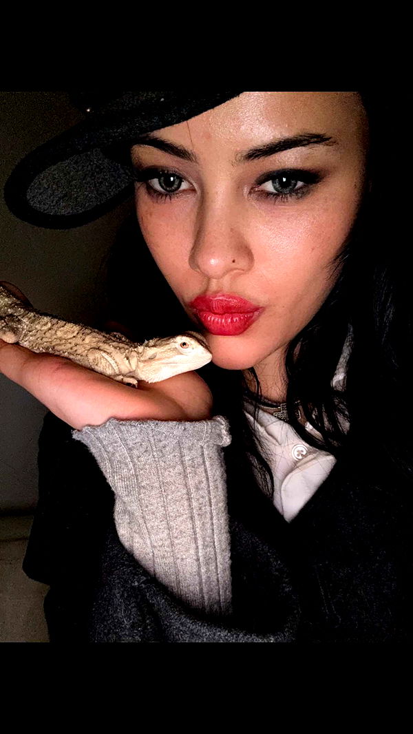 leonanaomii image ~ Altpins