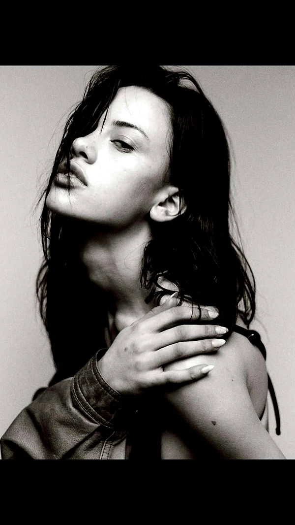 leonanaomii image ~ Altpins