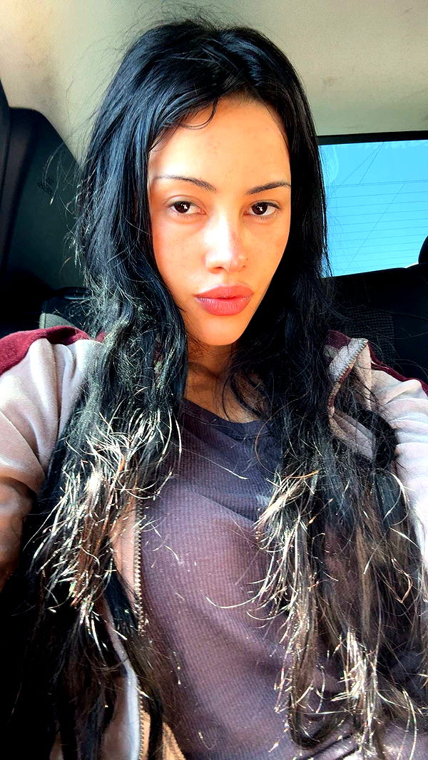 leonanaomii image ~ Altpins