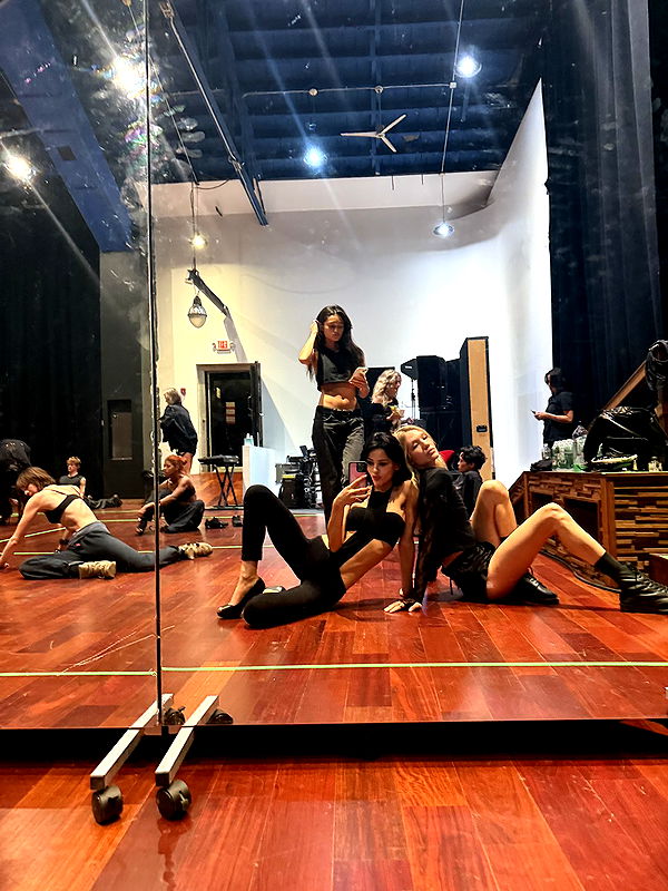 leonanaomii image ~ Altpins