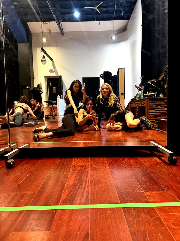 leonanaomii image ~ Altpins