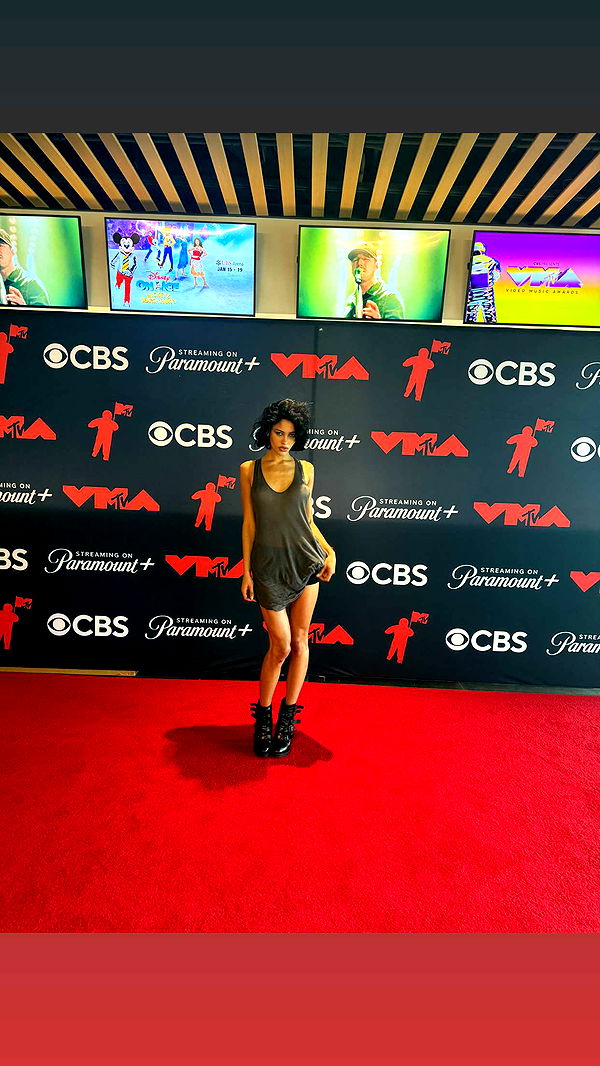 leonanaomii image ~ Altpins