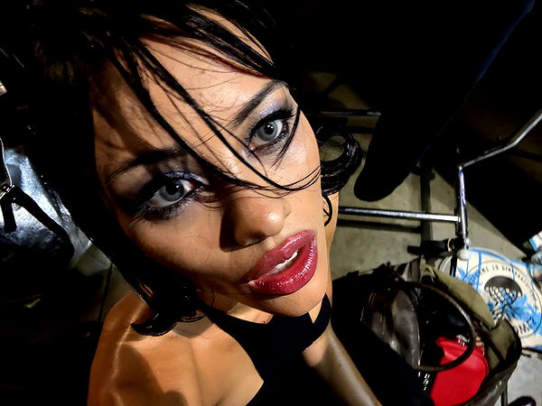 leonanaomii image ~ Altpins