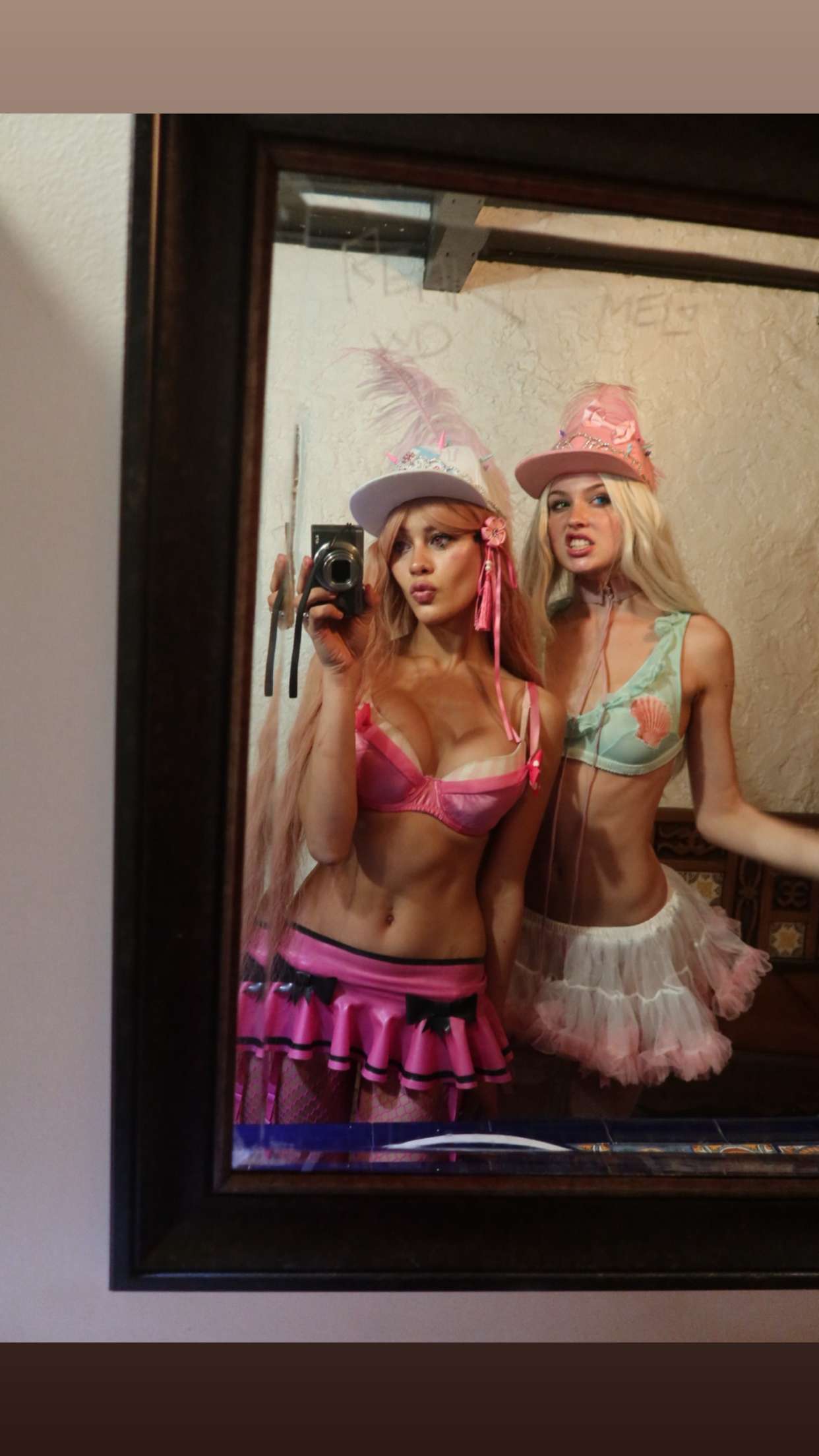 leonanaomii snapchat image archive image