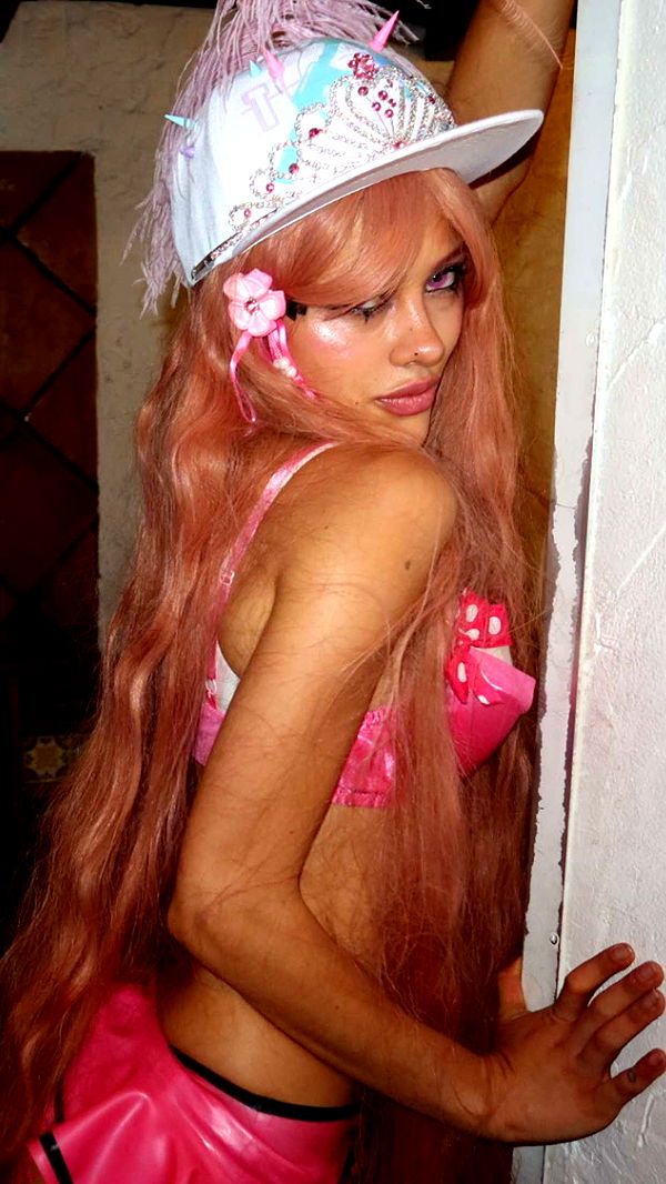 leonanaomii image ~ Altpins