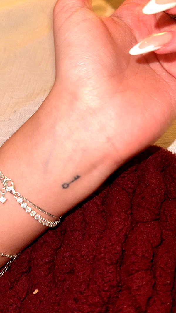 lew12001 image ~ Altpins