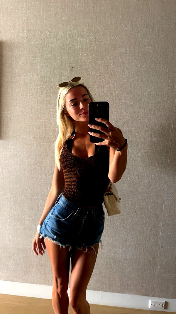 livvy_gymnast snapchat image archive image