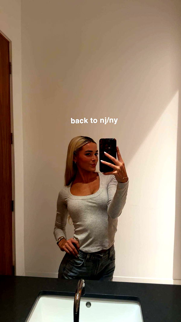 livvy_gymnast snapchat image archive image