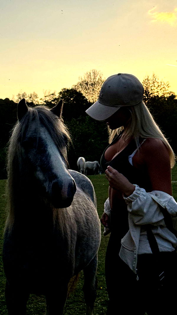 maddietaggx image ~ Altpins