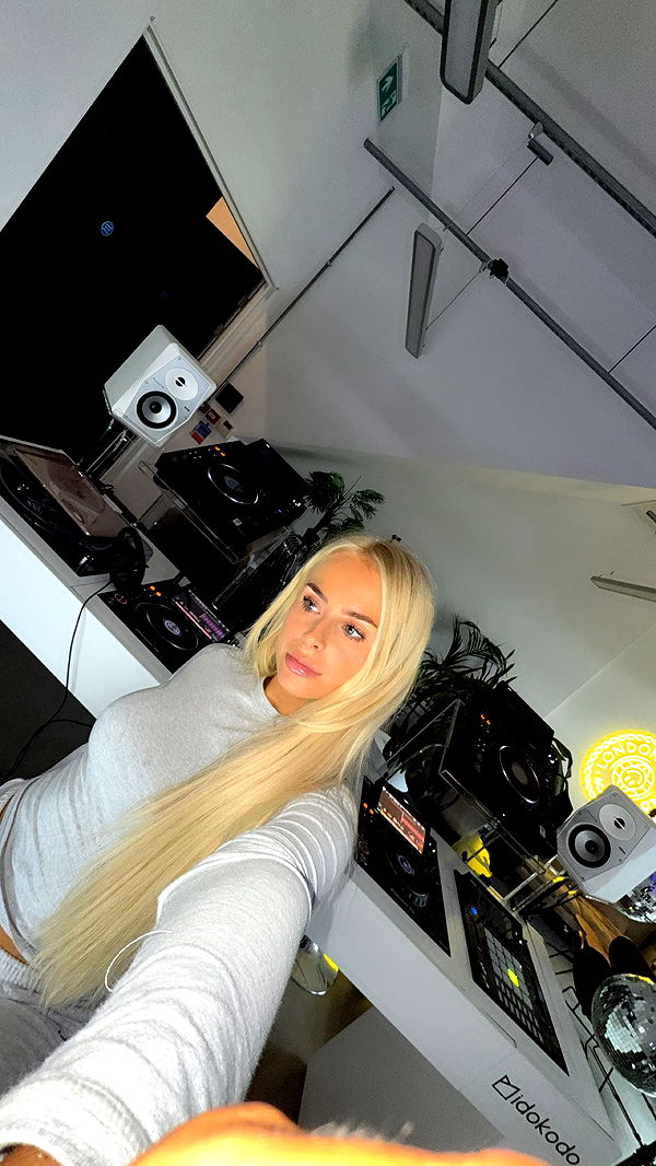 maddietaggx image ~ Altpins