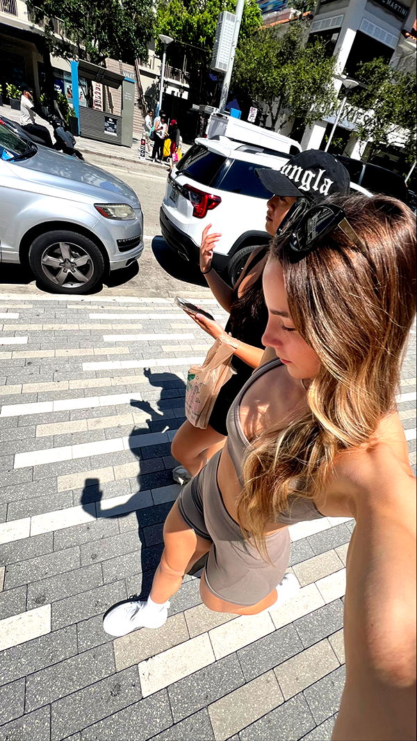 meelahrobbins image ~ Altpins