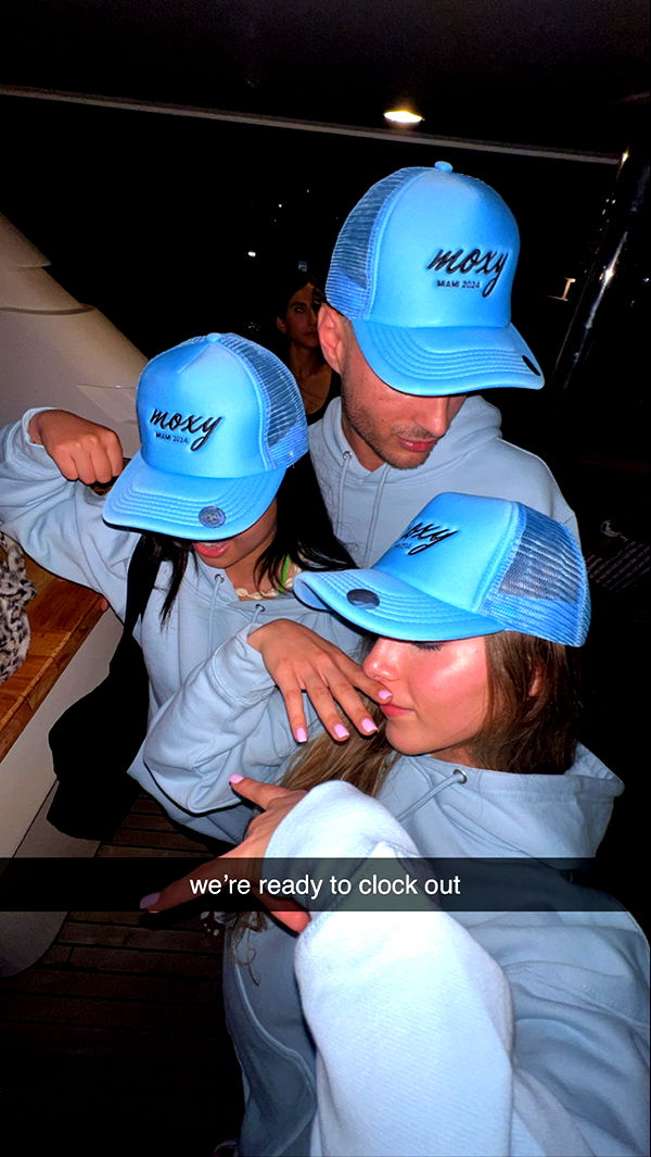 meelahrobbins image ~ Altpins