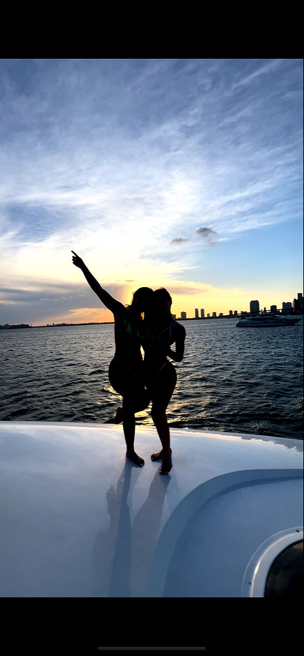 meelahrobbins image ~ Altpins