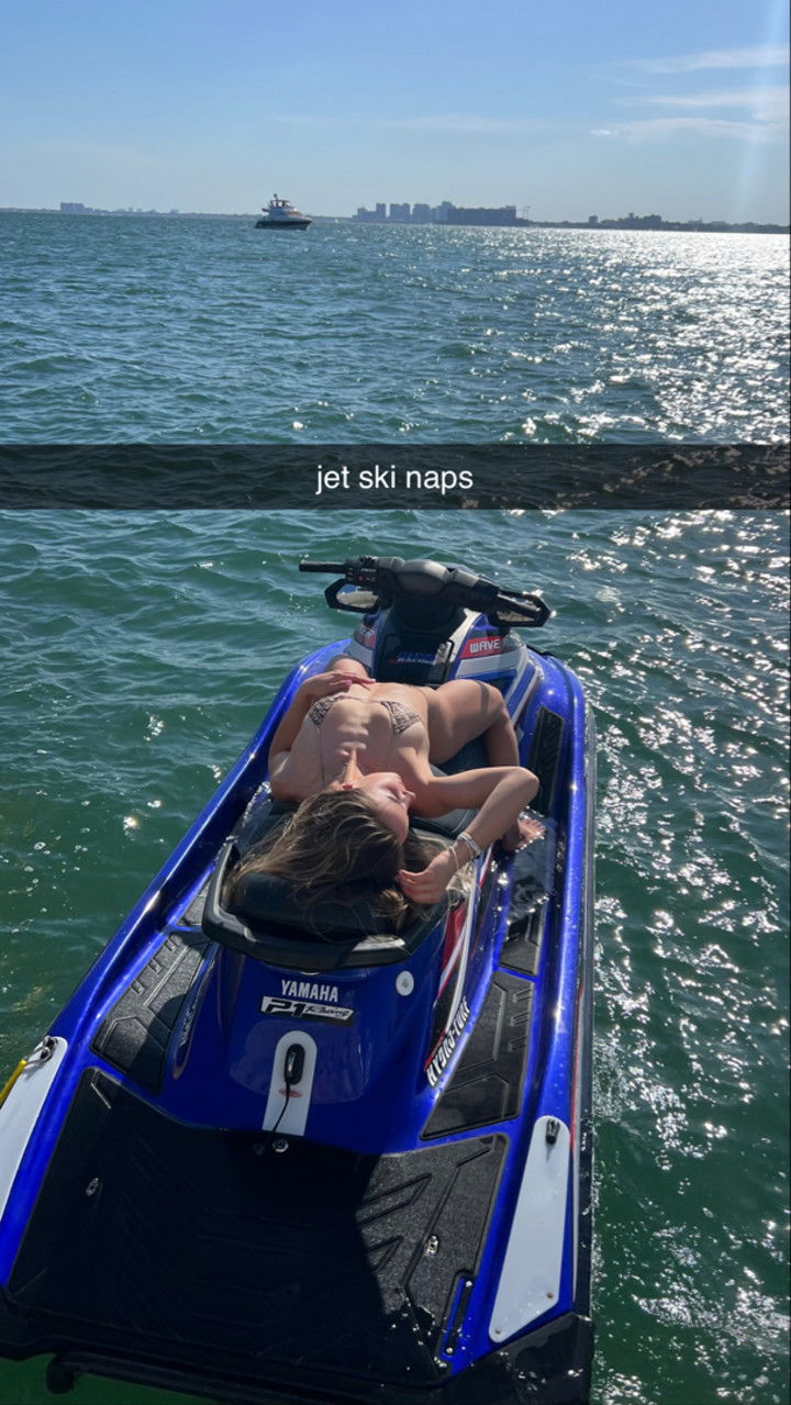 meelahrobbins snapchat image archive image