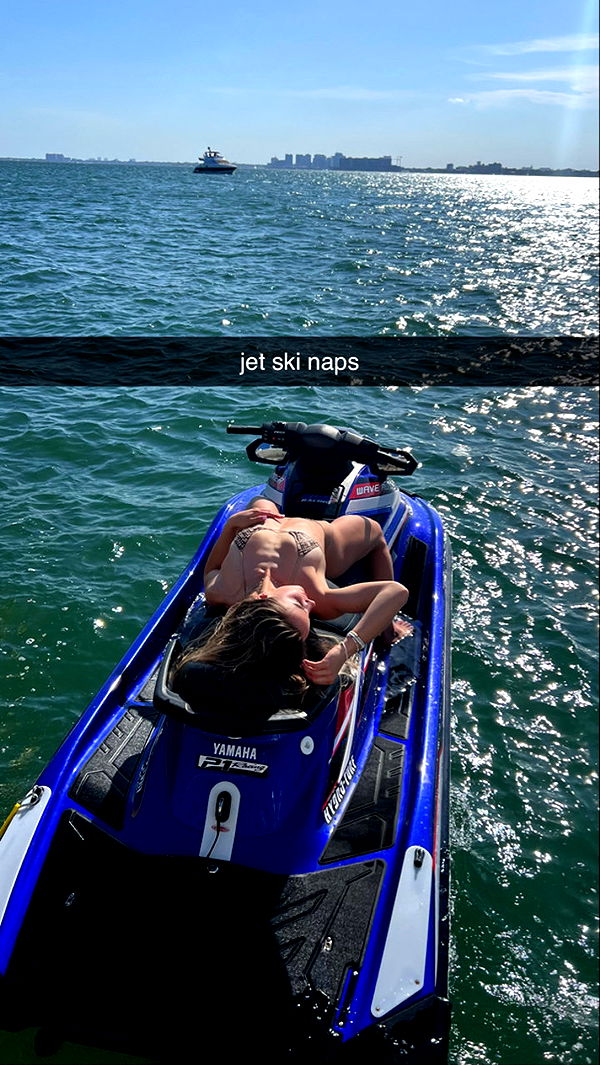 meelahrobbins image ~ Altpins