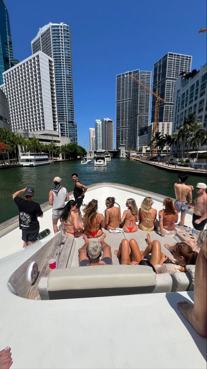 meelahrobbins snapchat image archive image