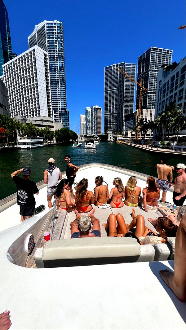 meelahrobbins image ~ Altpins