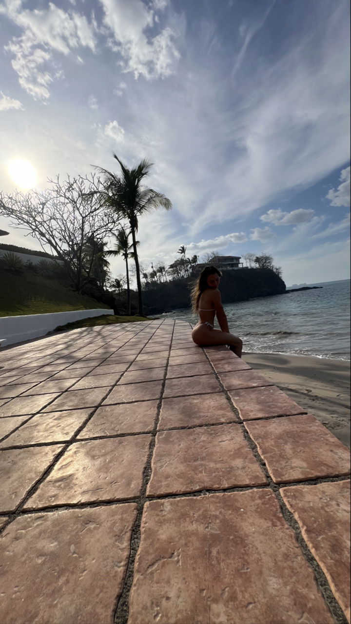 meelahrobbins snapchat image archive image