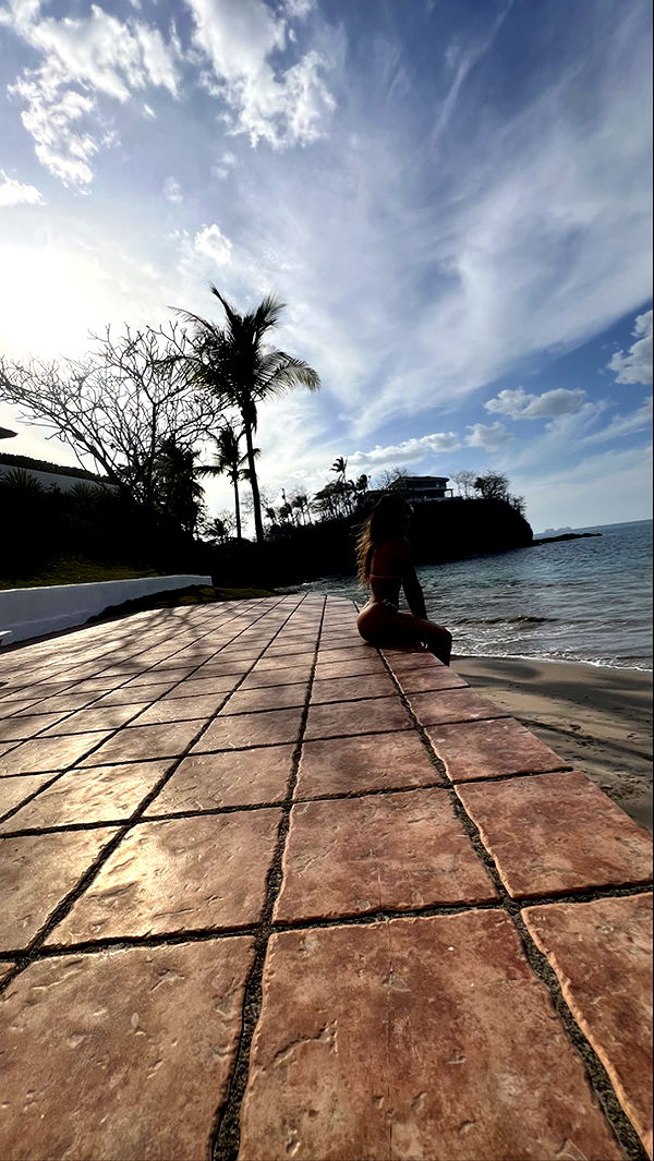 meelahrobbins image ~ Altpins