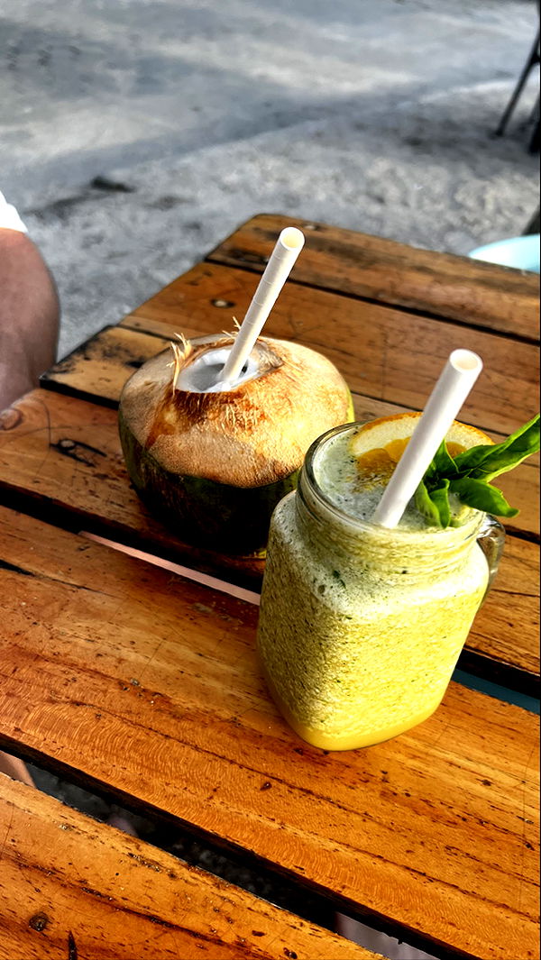 meelahrobbins image ~ Altpins