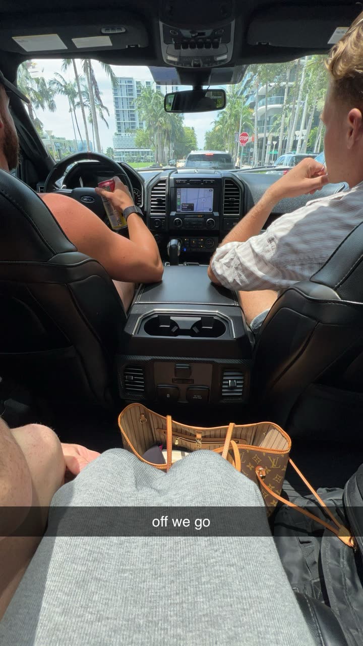 meelahrobbins snapchat image archive image